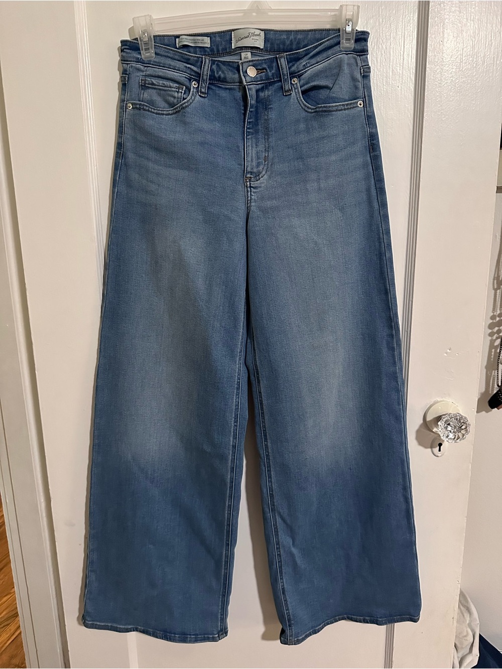 Universal Thread Wide Leg High-Rise Jeans in Light Blue Wash